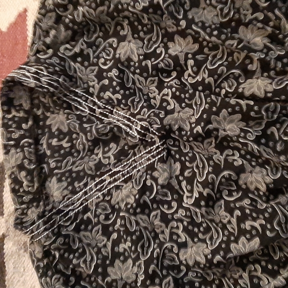 Flowy Pattern Short Sleeve VNeck Blouse - Picture 2 of 3